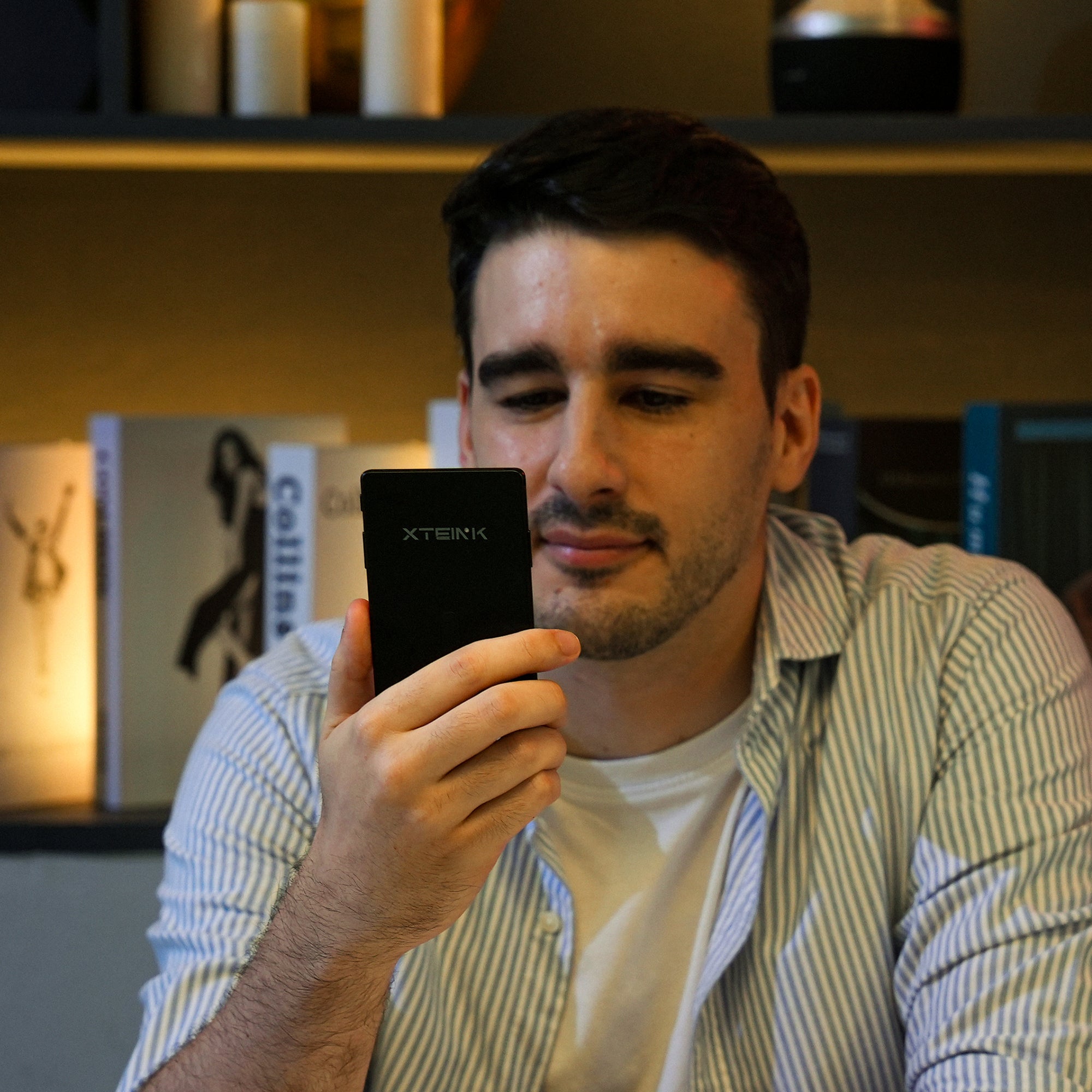 Xteink X4 Pro - Manyetik tasarım